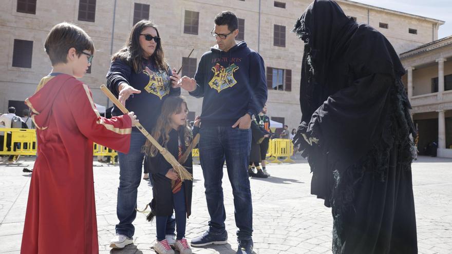 Centenares de personas participan en una jornada temática sobre Harry Potter en Palma