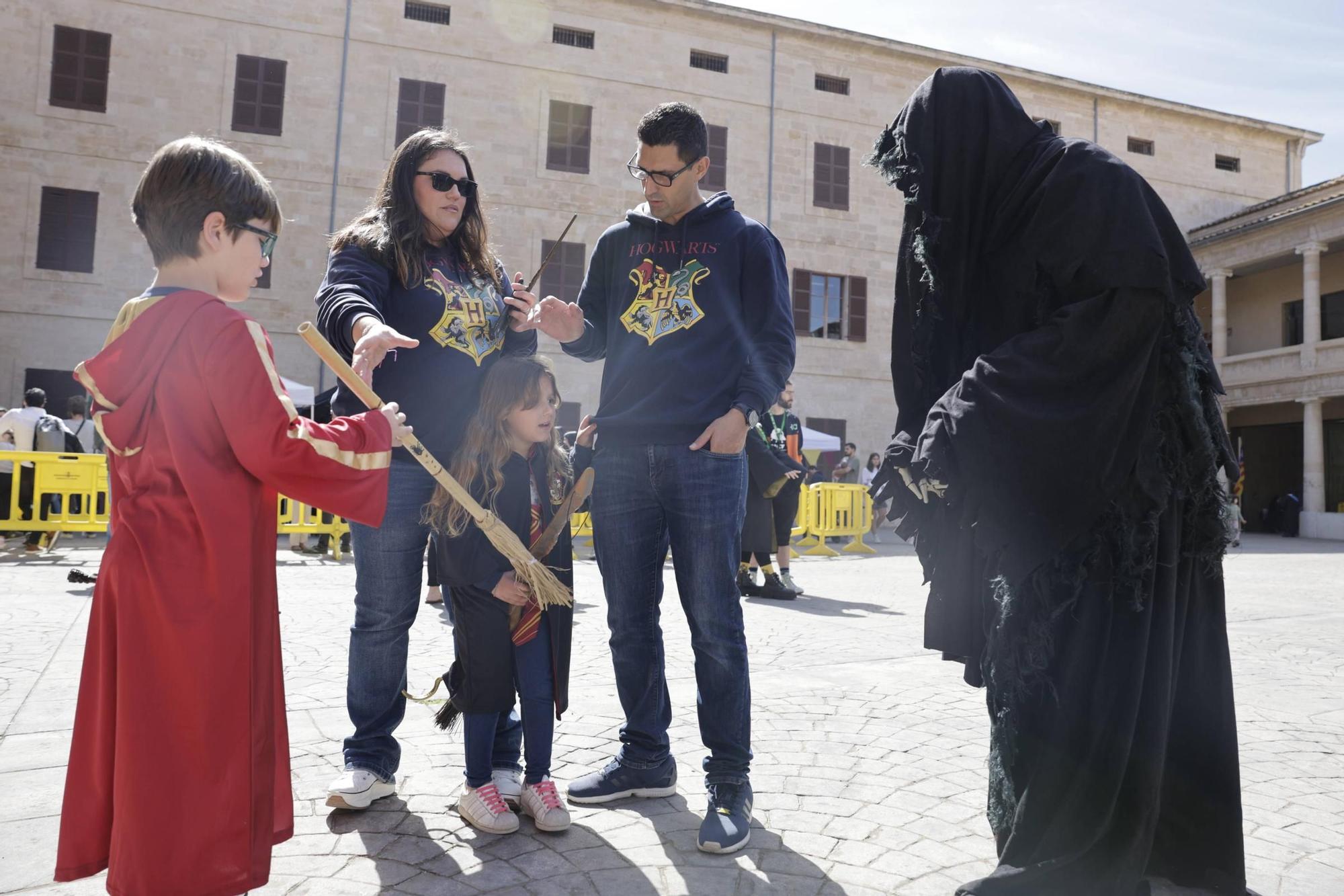 Centenares de personas participan en una jornada temática sobre Harry Potter en Palma