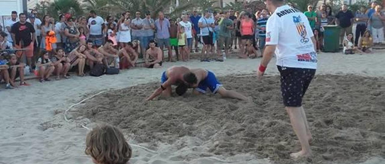 El Club Morvedre se impone en el Torneo de Lucha Playa