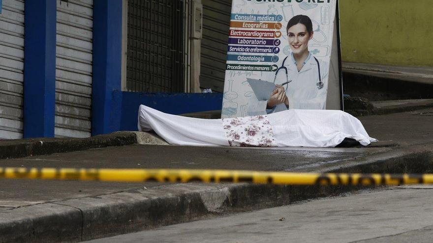 Muertos en las calles: la imagen que resume la crisis sanitaria en Ecuador