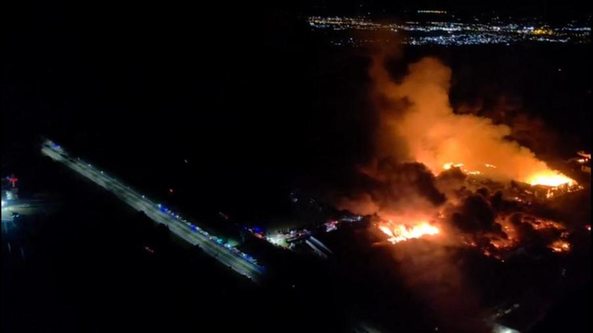 Una fuerte explosión en una zona industrial cerca del principal aeropuerto de Argentina deja al menos 15 heridos
