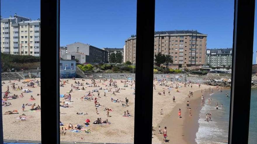 La playa de San Amaro vista desde el Club del Mar.