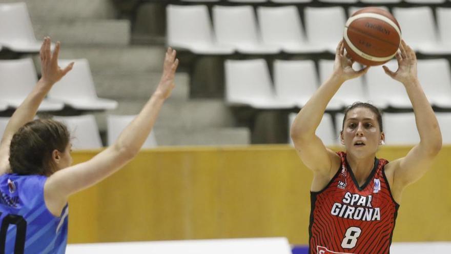 María Araújo, en un partit a Fontajau contra el Bembibre.