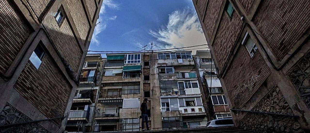 Los barrios más deprimidos de Alicante concentran buena parte de la ocupación de casas.