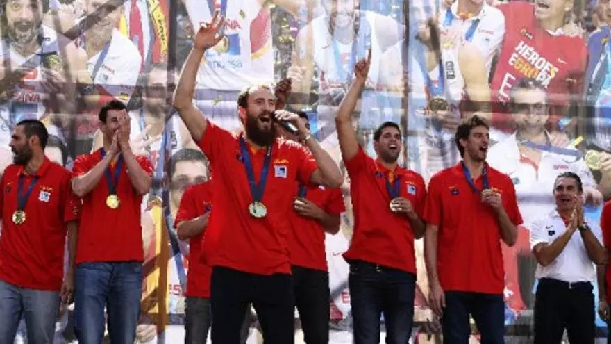Los campeones de Europa se dan un baño de masas en Madrid