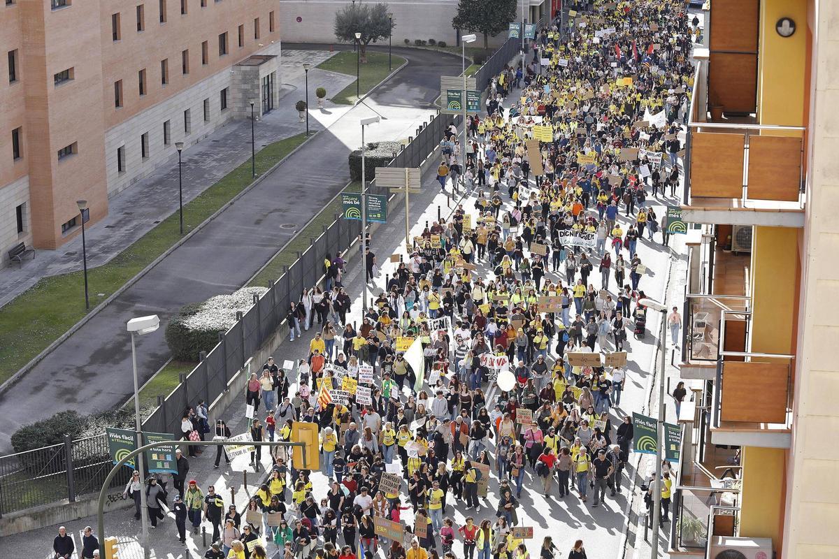 Les fotos de la manifestació dels professors gironins per reclamar millores laborals i salarials