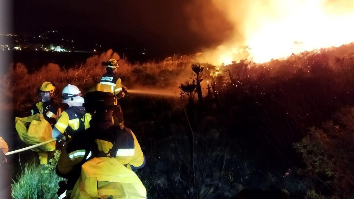 El Ibanat y los Bombers de Mallorca consiguieron controlar el incendio a las dos de la madrugada.