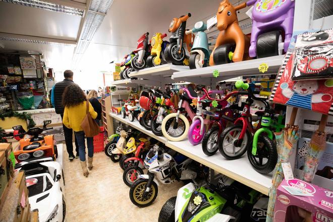 Los Reyes devuelven la ilusión al comercio de Ibiza