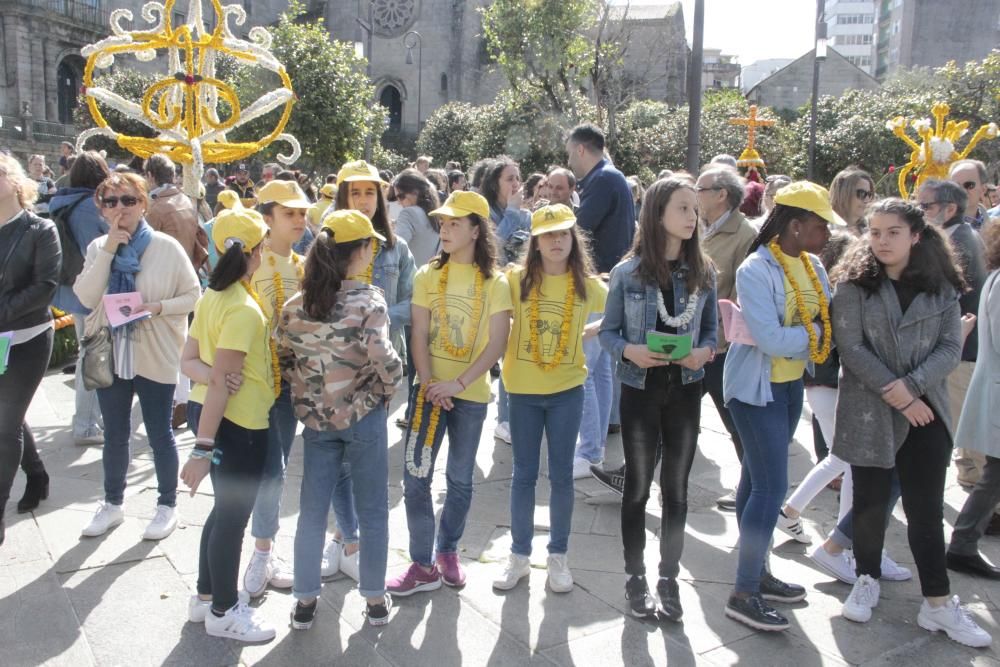 Cantos, humor y flores en los "maios" de Pontevedra