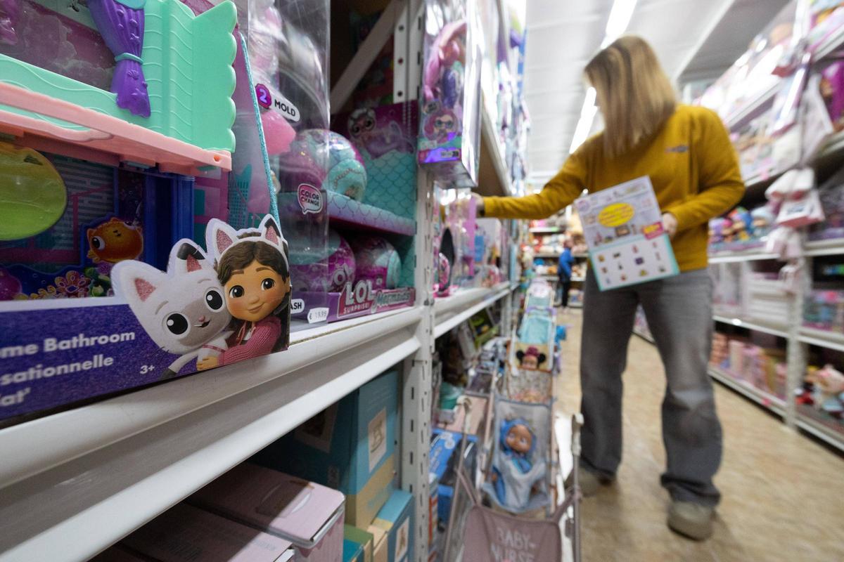 Galería de imágenes de una juguetería en la previa de Navidad y Reyes