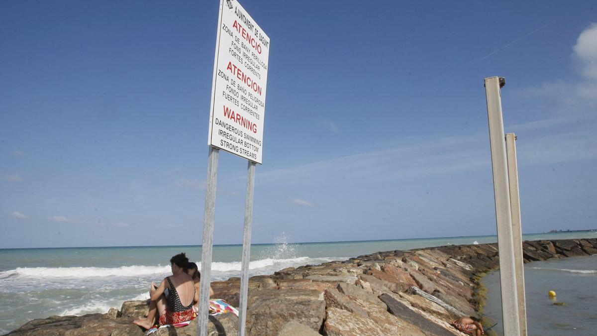 Cartel que alerta del peligro en la zona