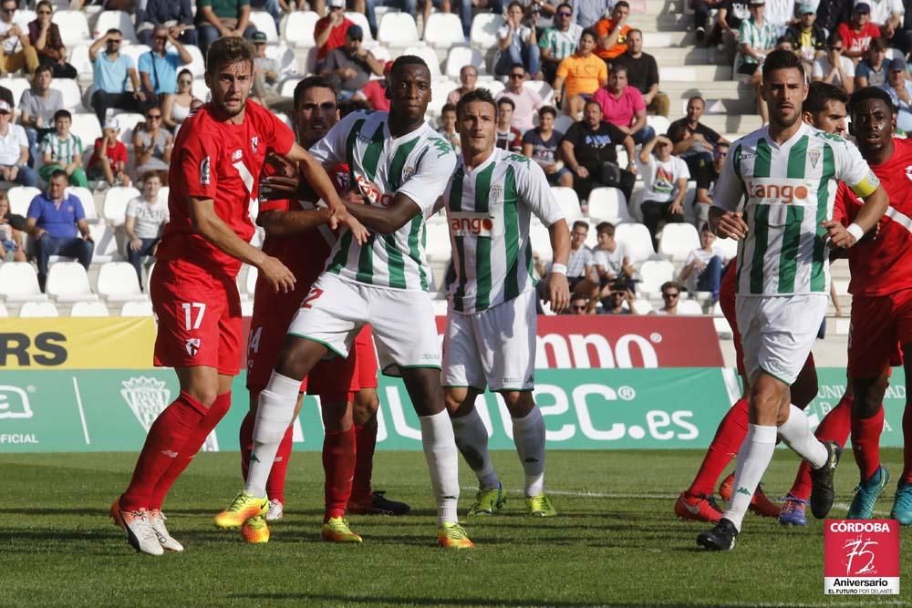 El Córdoba pierde en los últimos minutos ente el Sevilla Alético.