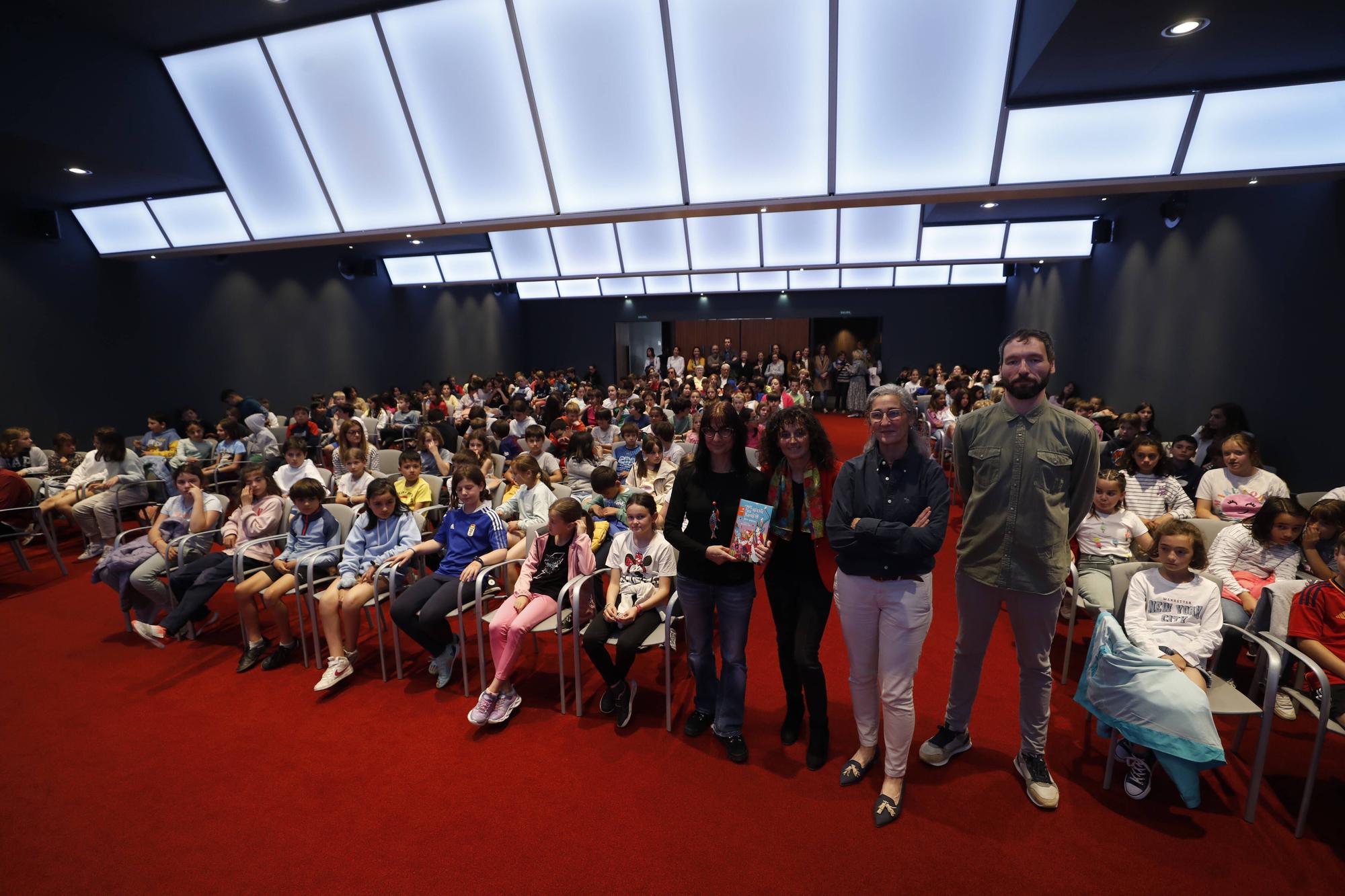 El colegio Gesta de Oviedo entrega los premios del concurso de microrrelatos que lleva el nombre de la escritora y exalumna Mónica Rodríguez