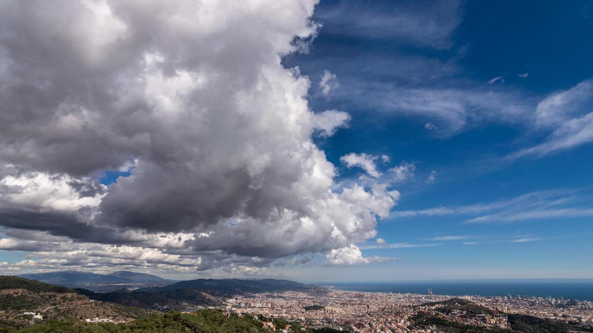 El cielo de Barcelona el 8 de marzo del 2024