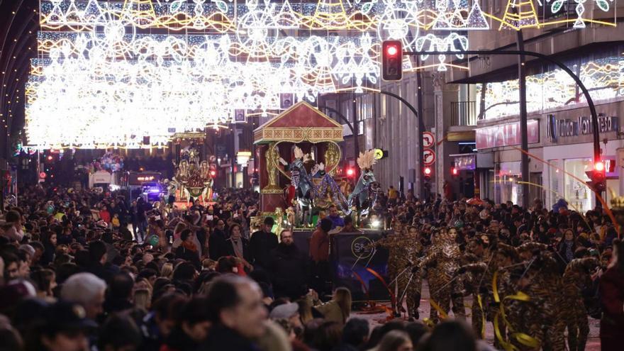 Cabalgata de Reyes de Magos en 2021, a su paso por la Gran Vía de Murcia.