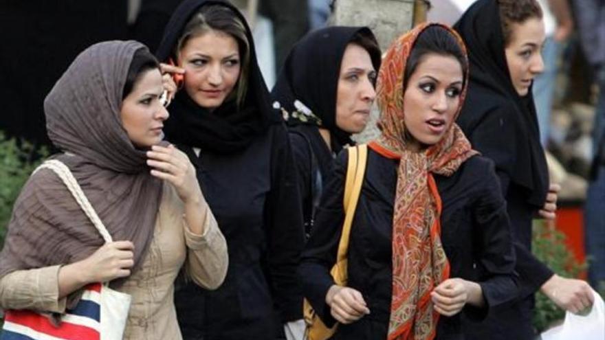 España pedirá información a Irán de las 29 mujeres detenidas por quitarse el hijab
