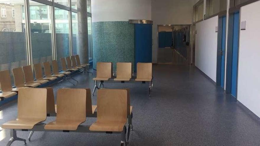 Una de las salas de espera del nuevo centro de salud de Tui. // D.P.