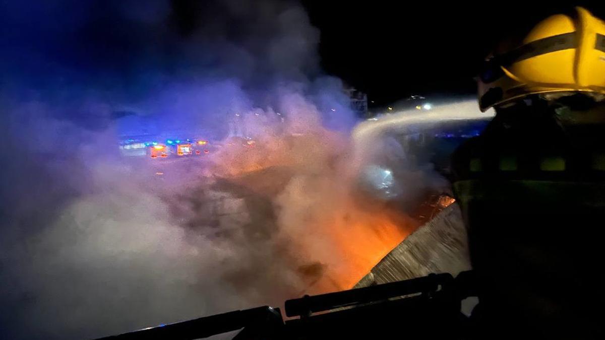 Incendio en una fábrica química de La Llagosta (Barcelona)