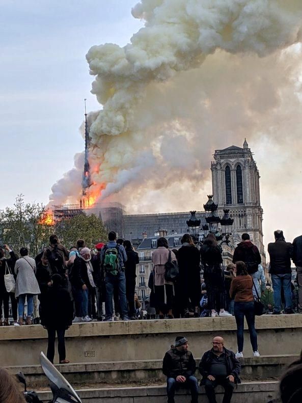 Incendio en la Catedral de Nôtre Dame