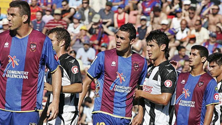 A la derecha de la imagen, el jugador nacido en Alcalá de Henares.