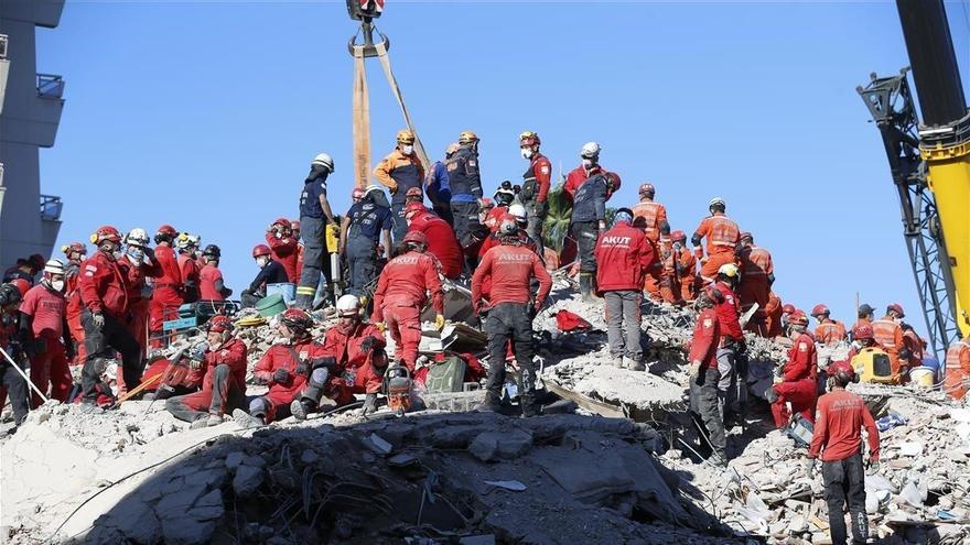 Terremoto en Turquía y Grecia: las víctimas mortales se elevan a 51