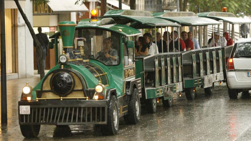 El tren Gerió circula des de fa anys pels carrers del Barri Vell.