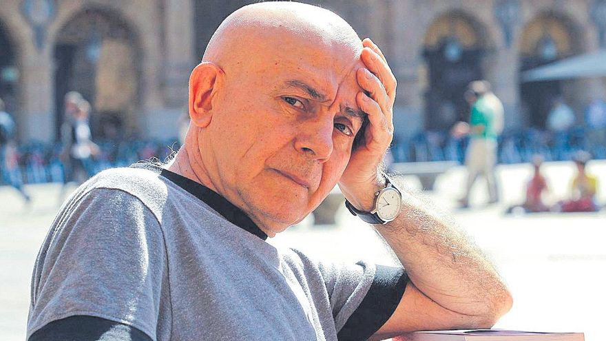 El poeta argentino que vivió siete años en silencio visita Compostela