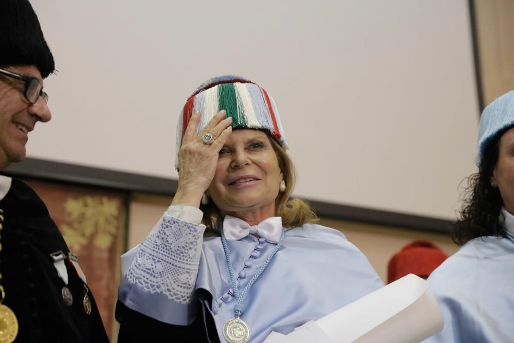 Carme Riera recibe el 'doctor honoris causa'