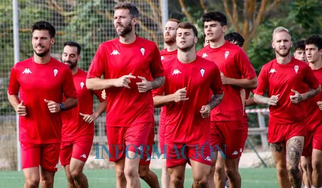 El Alcoyano de Parras encara su último mes antes de su debut liguero