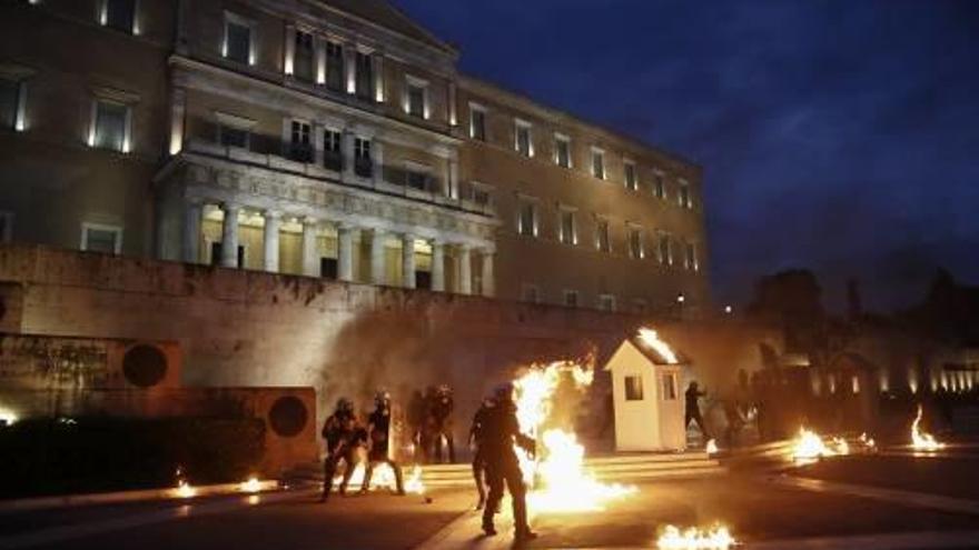 Els manifestants van llançar diversos còctels Molotov.