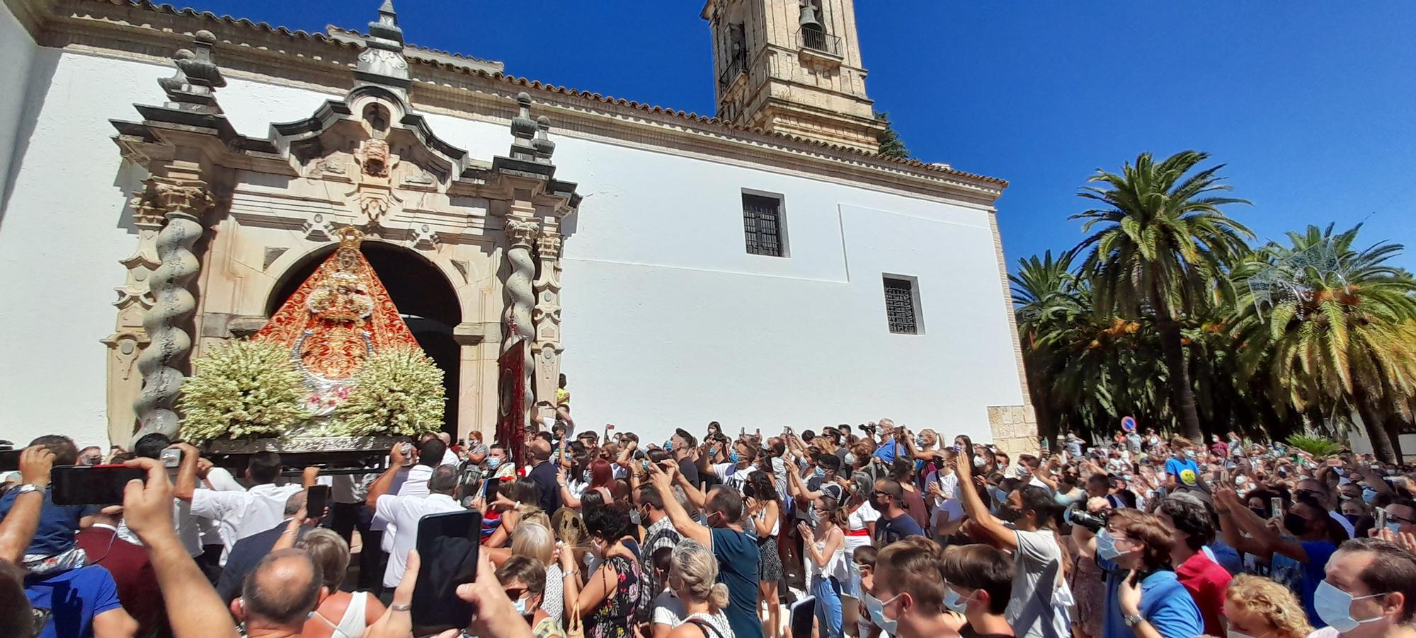 La 'Bajá' de la Virgen de la Sierra a Cabra, en imágenes