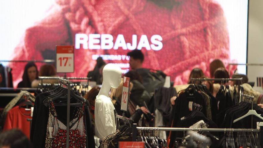 Adecco cifra en 5.500 los contratos que generará la campaña de rebajas en Galicia