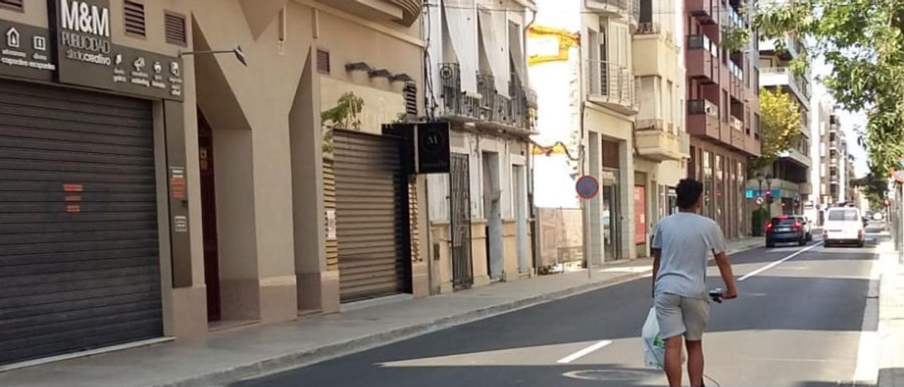 Gandia comienza a sustituir los carriles bici por "vías compartidas" de  baja velocidad - Levante-EMV