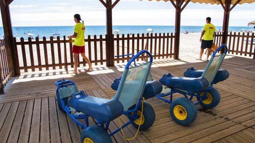 La Carihuela ya dispone de una playa accesible