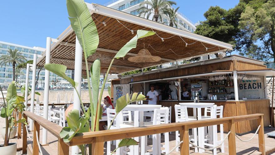 El chiringuito de toda la vida en el que volver a disfrutar de la playa en Ibiza