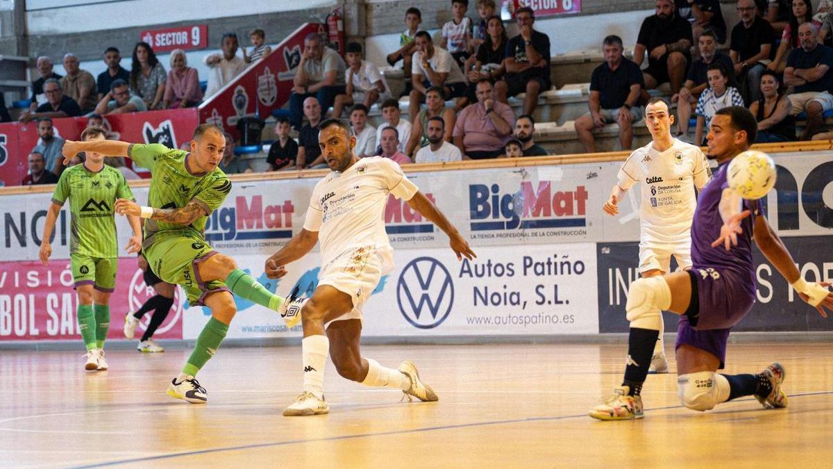 Fabinho consiguió de esta forma el primer tanto del Palma Futsal ante el O Parrulo.