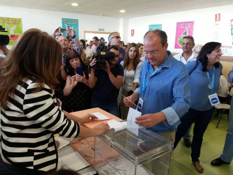 Imágenes de la jornada electoral en Extremadura