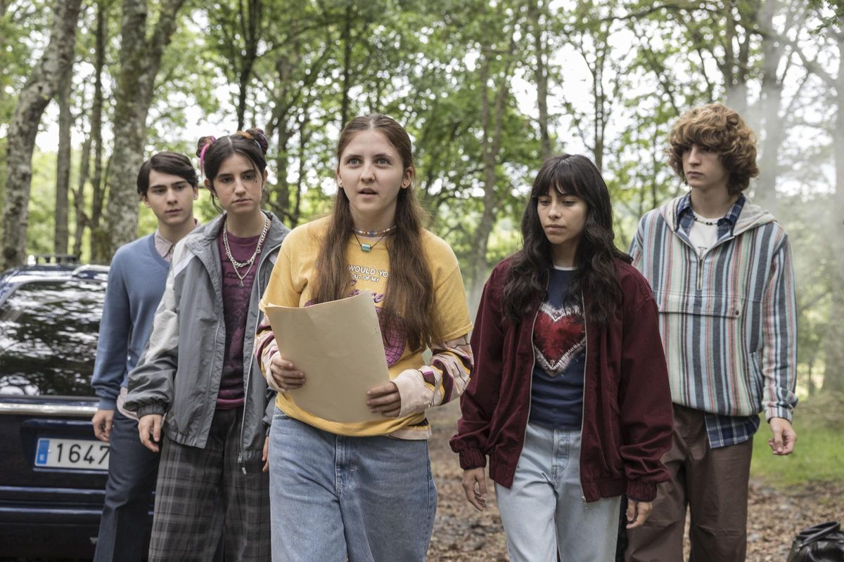 Diego Montejo, Bruna González, Iratxe Emparan, Melani y Adrián Checa en el rodaje de 'Los Muértimer'