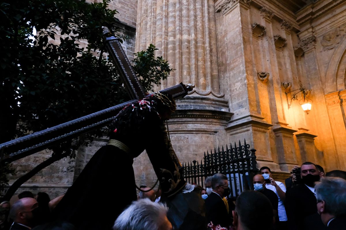 Madrugada de traslados para la veneración 'El Verbo Encarnado' en la Catedral