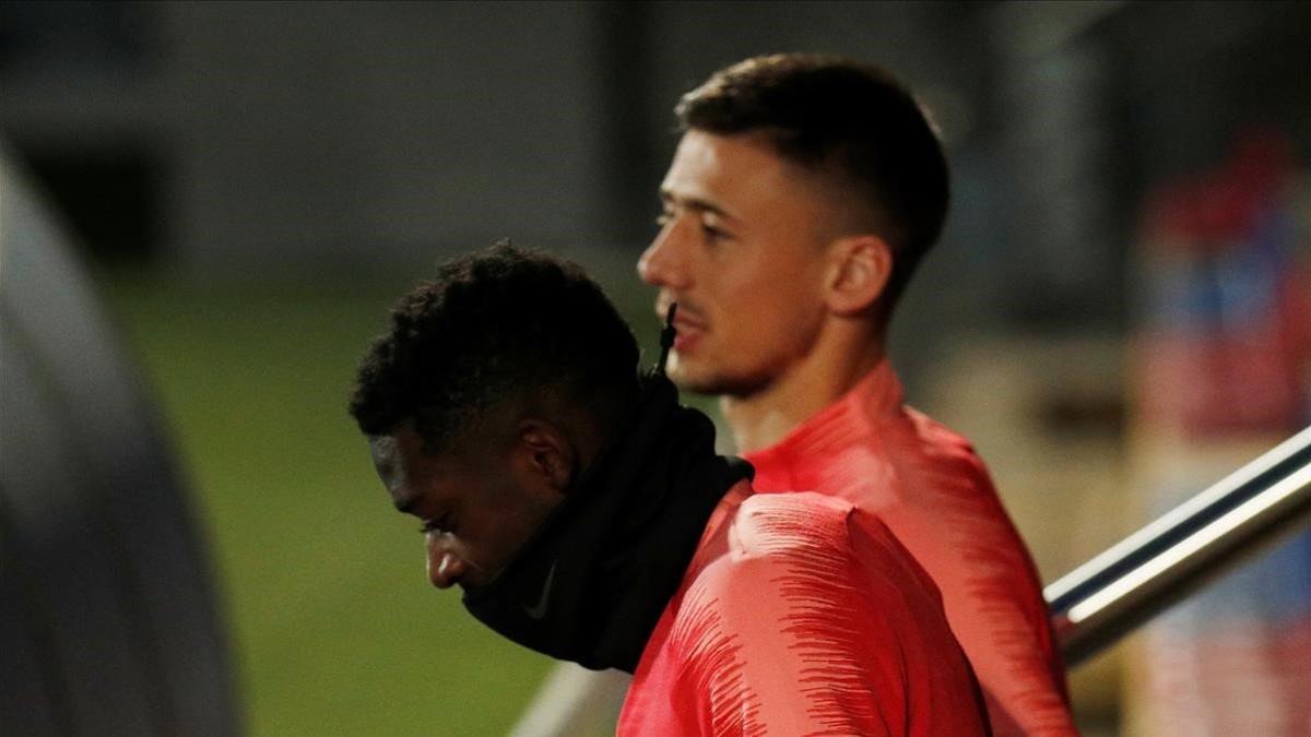 Dembélé entra en el campo de la ciudad deportiva junto a Lenglet antes del duelo con el Tottenham.