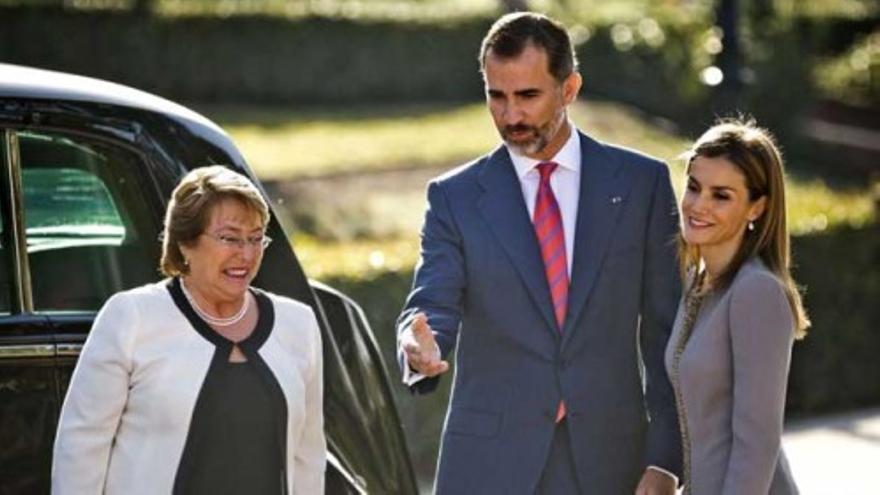 Los Reyes reciben a Michelle Bachelet