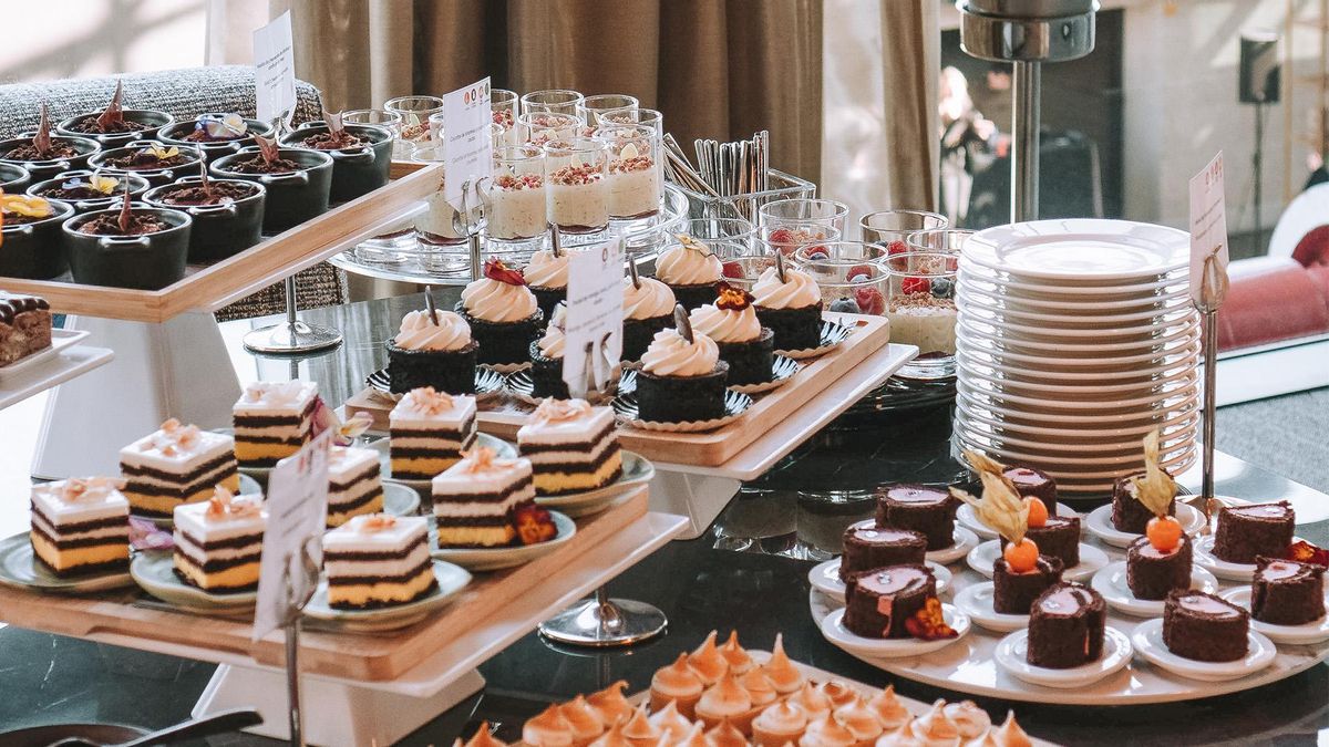 Córner de postres del bufete libre.