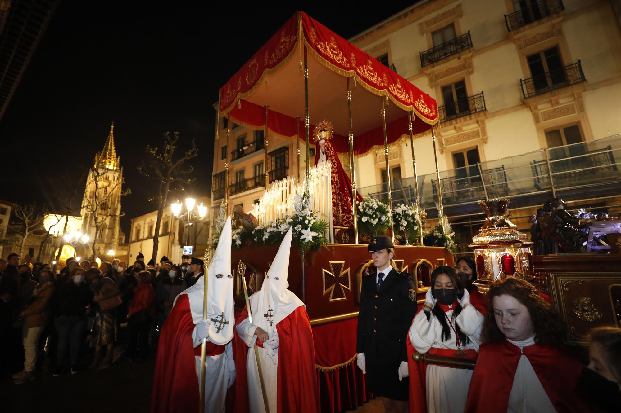 EN IMÁGENES: La imagen de Jesús Cautivo vuelve a recorrer las calles de Oviedo