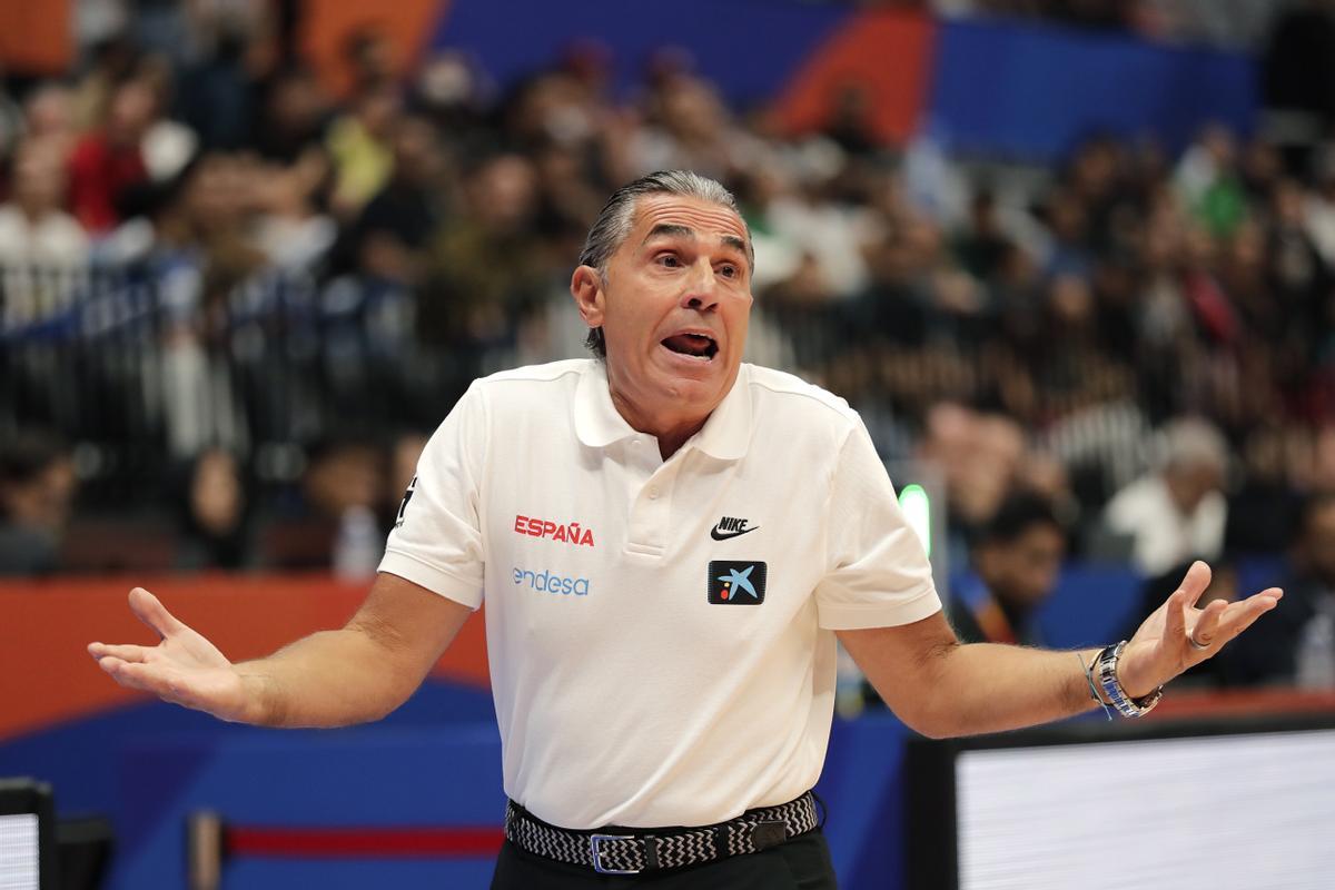 Jakarta (Indonesia), 28/08/2023.- Spain head coach Sergio Scariolo reacts during the FIBA Basketball World Cup 2023 group stage match between Brazil and Spain in Jakarta, Indonesia, 28 August 2023. (Baloncesto, Brasil, España) EFE/EPA/MAST IRHAM