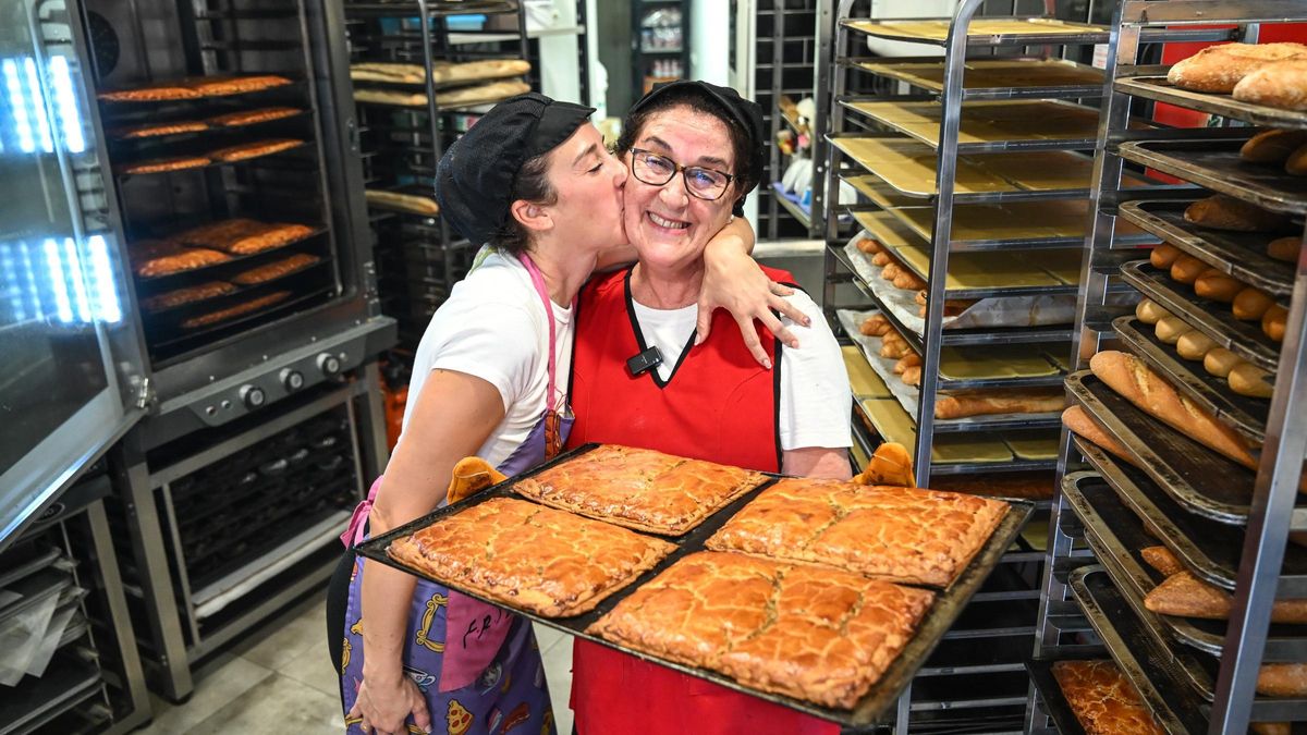 Así hacen la mejor coca amb tonyina de Alicante en la Panadería Delicias de Gala