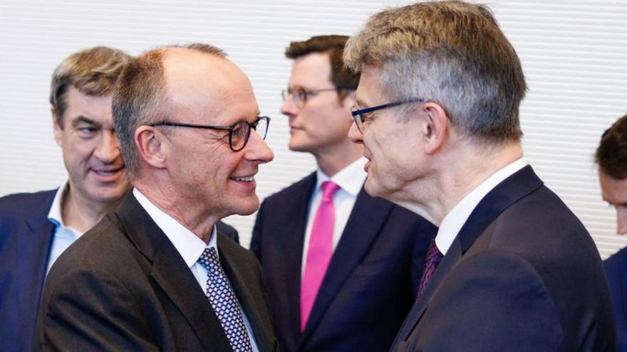 El presidente de CDU, Friedrich Merz, junto al presidente de la CSU, Markus Soeder.