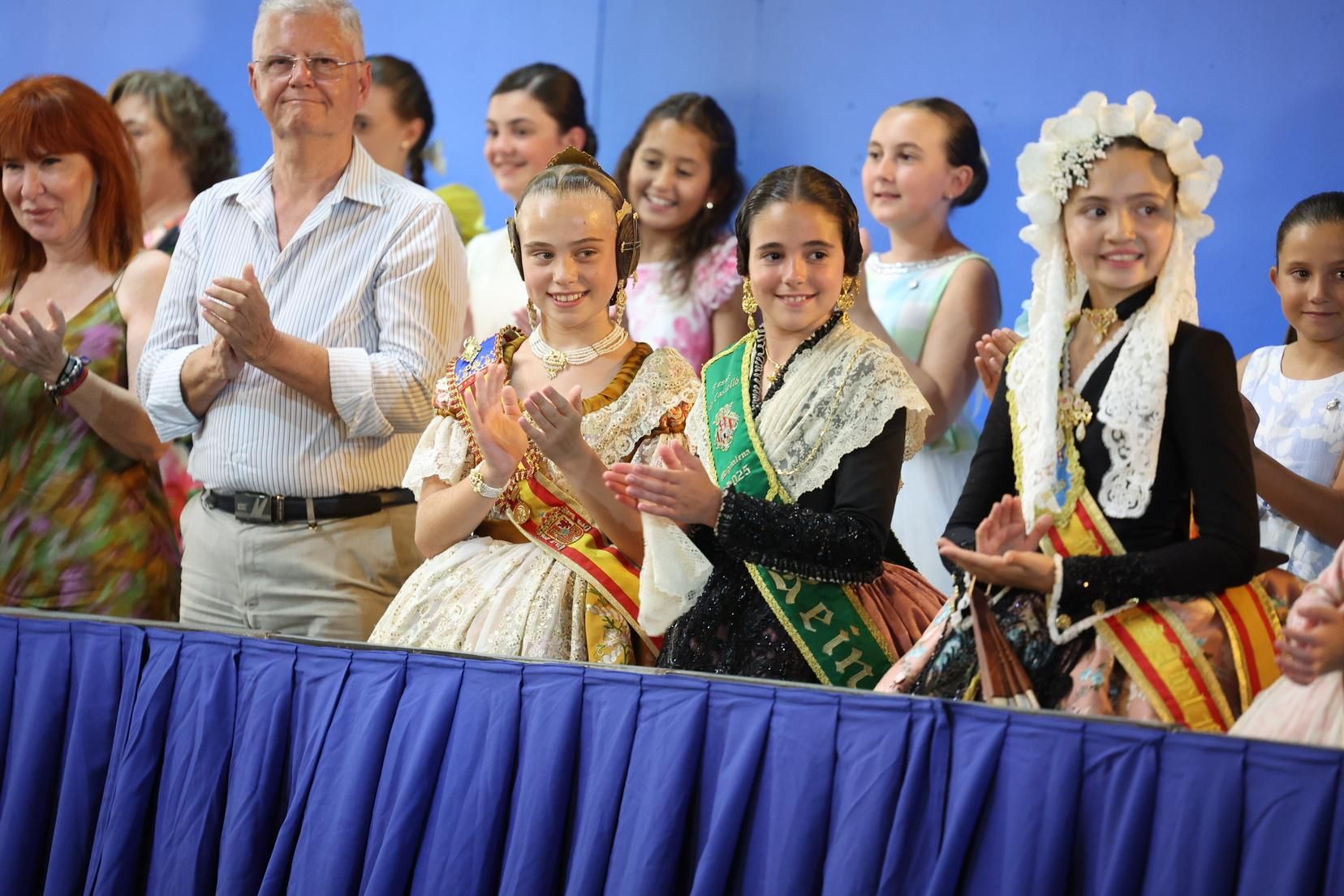 Berta y la corte completan la Ofrenda de Alicante