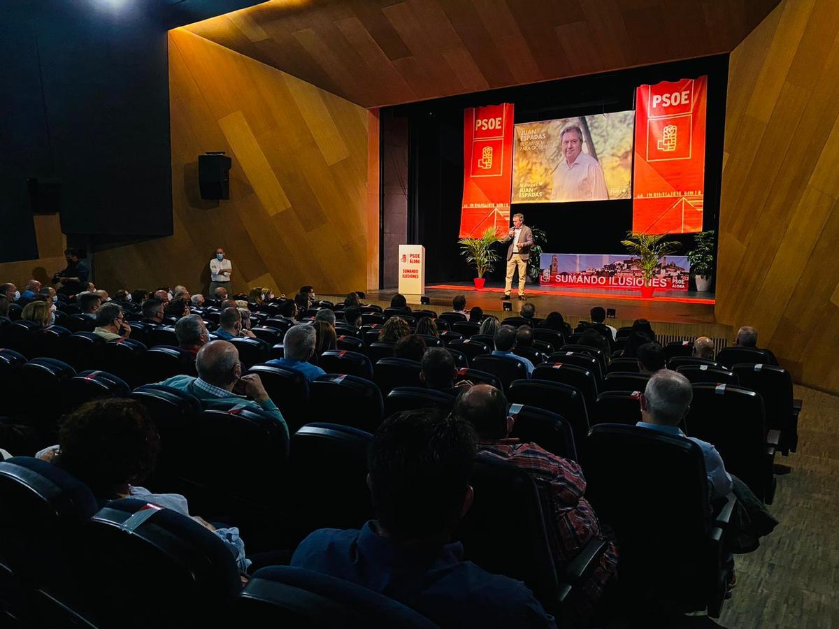 Imagen del acto en Álora de Juan Espadas