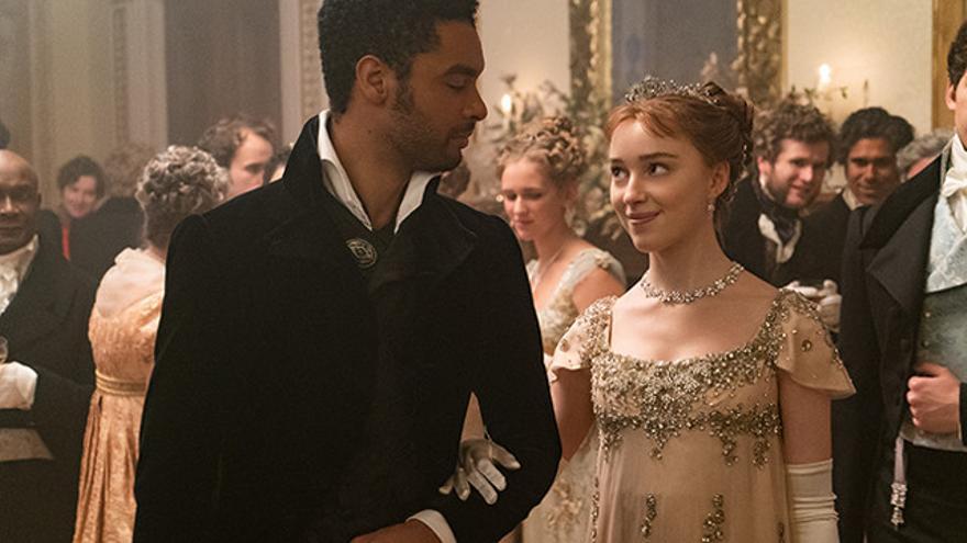 Regé-Jean Page y Phoebe Dynevor protagonizan &#039;Los Bridgerton&#039;. | LIAM DANIEL/NETFLIX