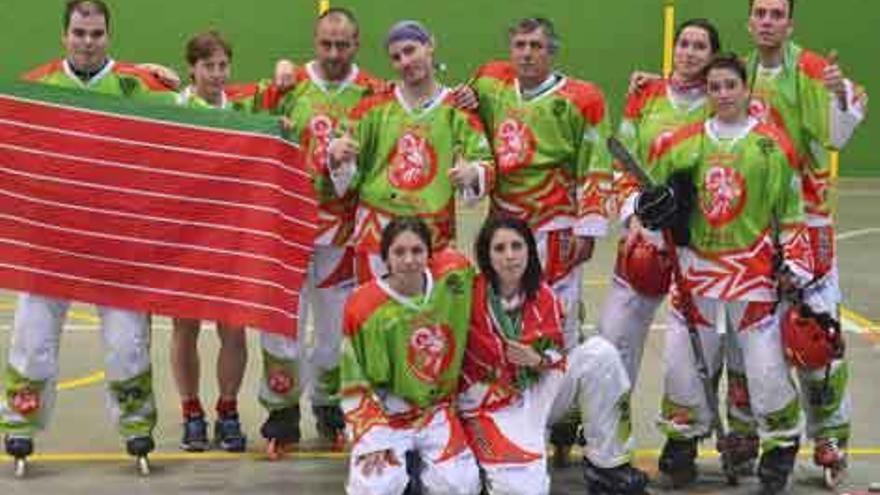 El equipo posa con la bandera de Zamora.